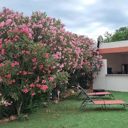 Les Bouzigues Et Holiday home *